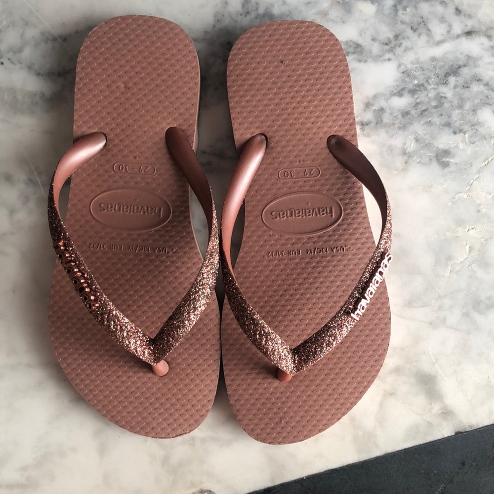 Rose gold Havaianas. 13/1